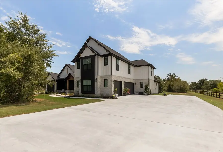 5201 Vintage Oaks Court, College Station, TX 77845 - Image #2