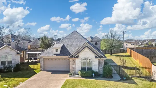 1700 Lakeshore Court, College Station, TX 77845