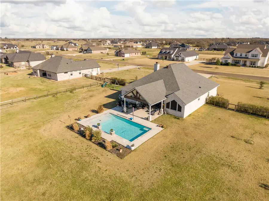 10323 Whiskey River Road, Bryan, TX 77808 - Image #2