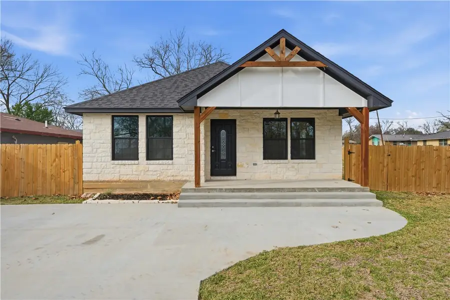 211 Moss Avenue, Hearne, TX 77859 - #2