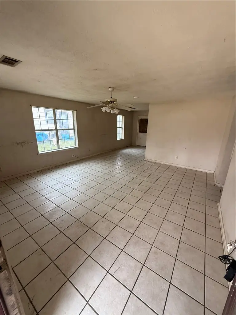 1105 W Davis Street, Hearne, TX 77859 - #2