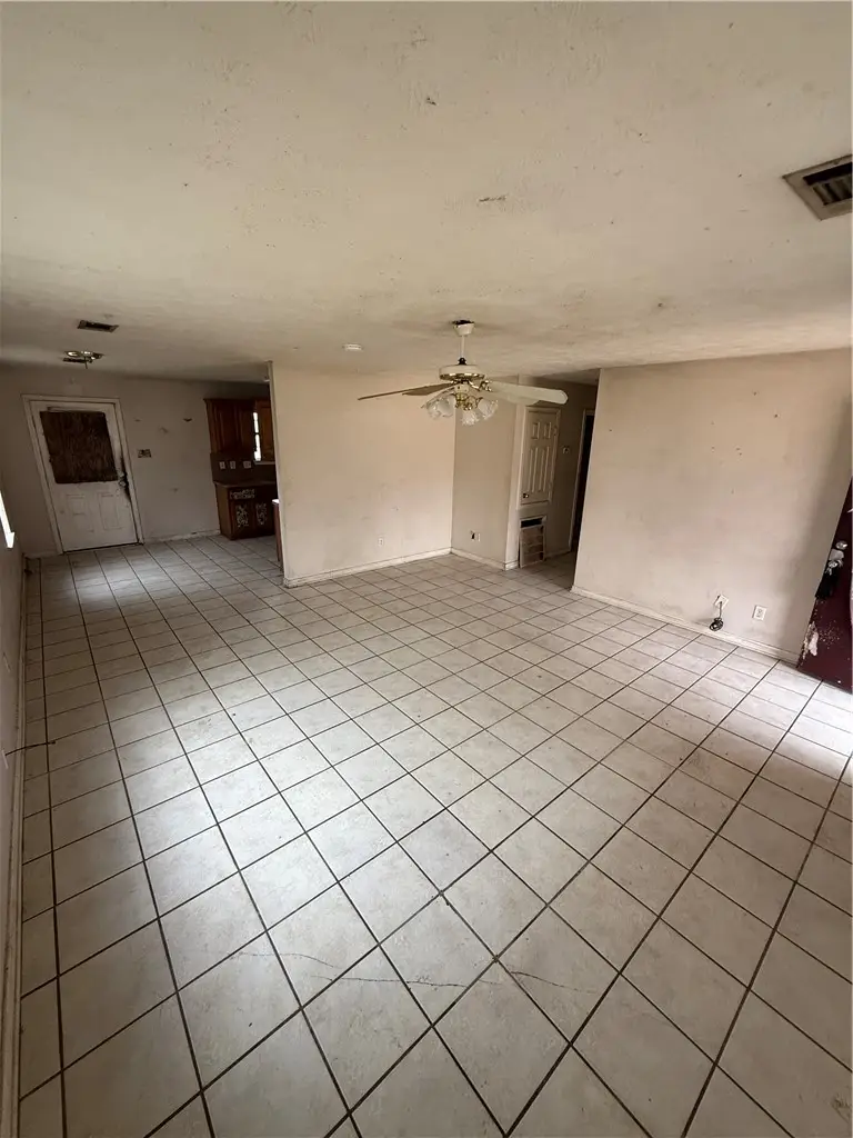 1105 W Davis Street, Hearne, TX 77859 - #3