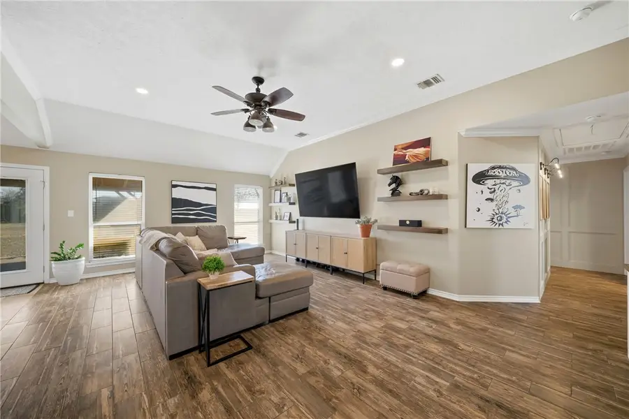 214 Apache Drive, Franklin, TX 77856 - Image #2