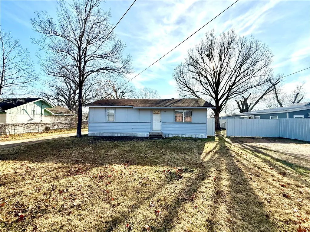 2105 N Karnes, Cameron, TX 76520 - #1