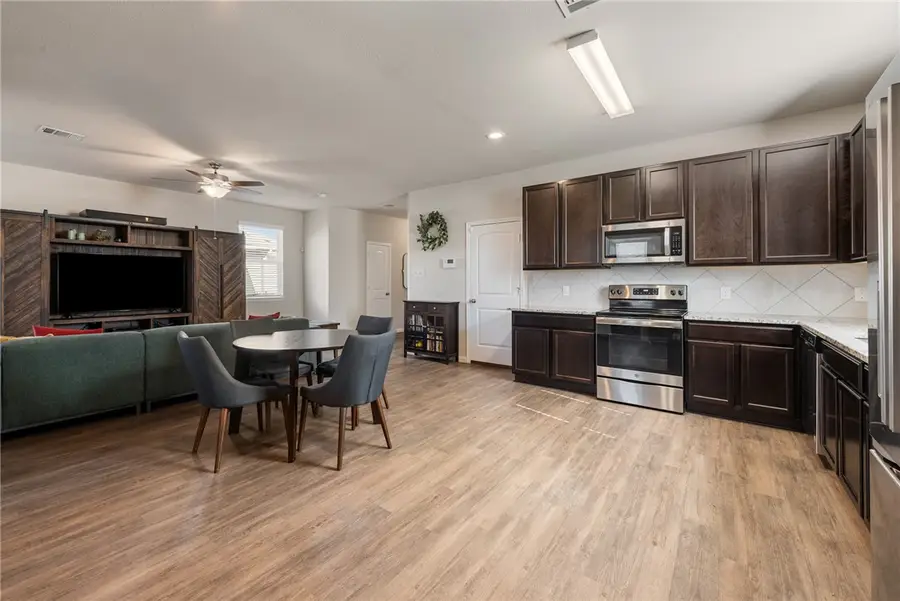 996 Crossing Drive, Bryan, TX 77803 - Image #3