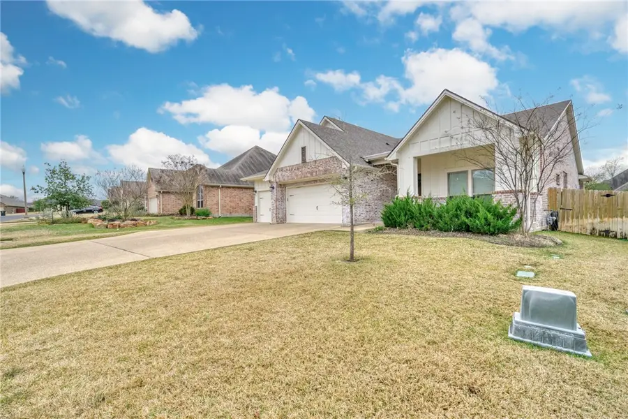 3509 Wildwood Court, Bryan, TX 77808 - Image #2
