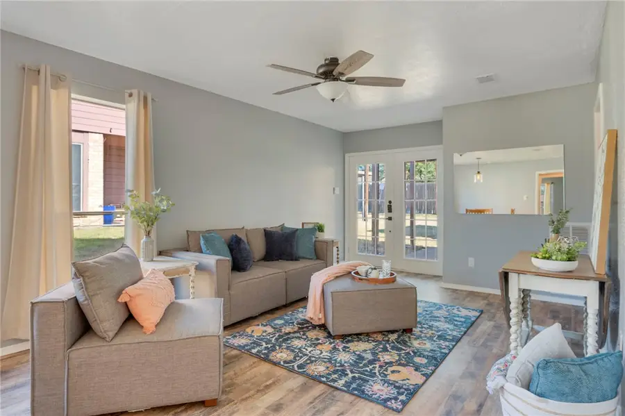 4006 Woodcrest Drive, Bryan, TX 77802 - Image #2