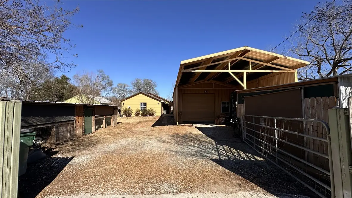 404 Wilson Street N, Madisonville, TX 77864 - #1