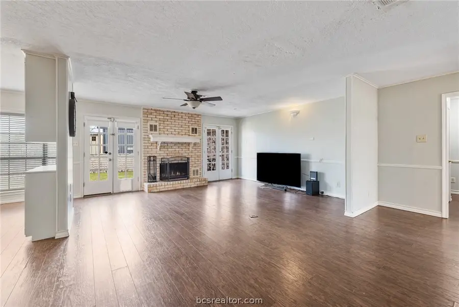 3917 Hilltop Drive, Bryan, TX 77801 - Image #3