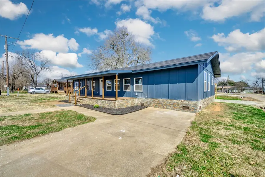 503 Perkins Street, Franklin, TX 77856 - #2