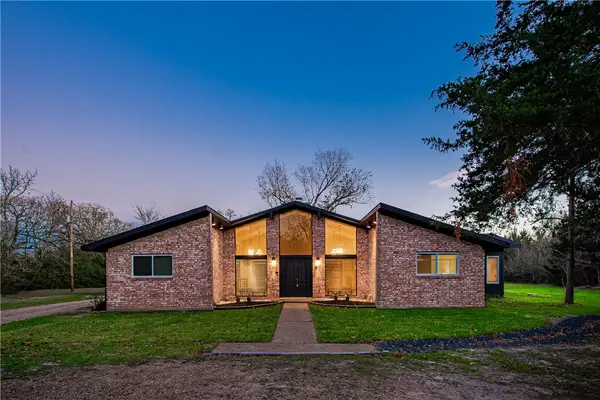 5004 Enchanted Oaks Drive, College Station, TX 77845