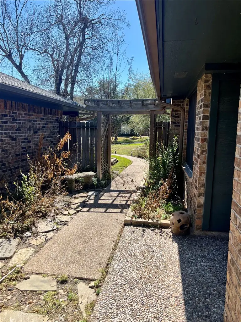 2901 Burning Tree Court, Bryan, TX 77802 - #2