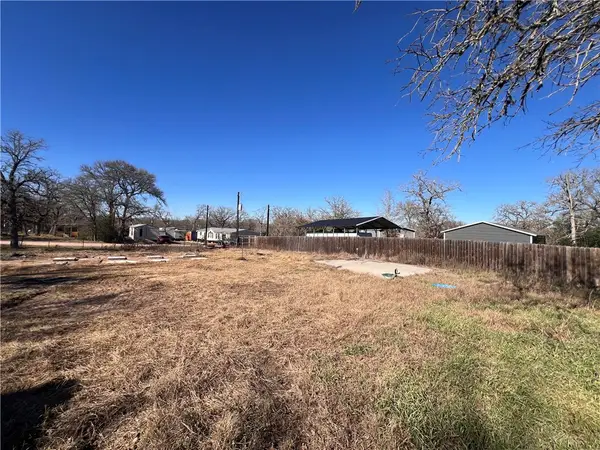 111 Pin Oak Circle, Somerville, TX 77879