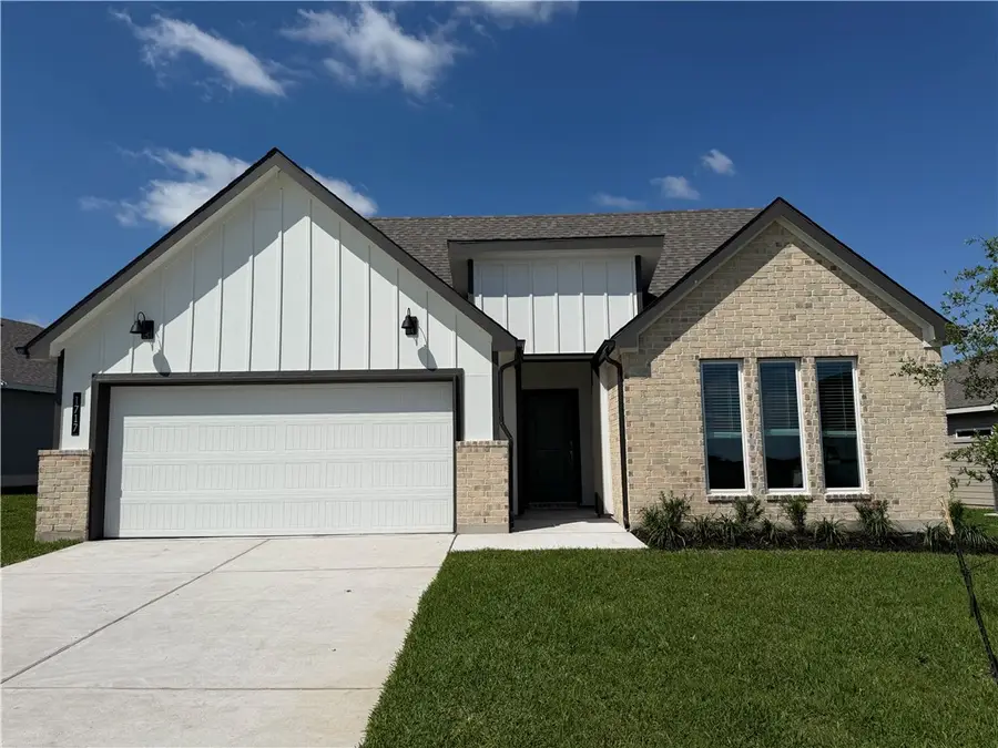 1717 San Jacinto Dr, Brenham, TX 77833 - #2