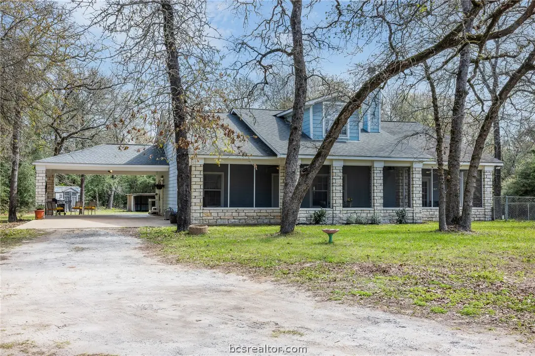 4196 Winding Road, Hearne, TX 77859 - #1