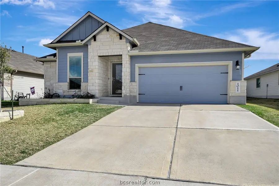 1011 Davy Street, Brenham, TX 77833 - #2