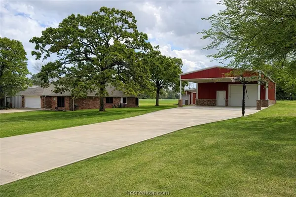 202 Golfview Drive, Hilltop Lakes, TX 77871