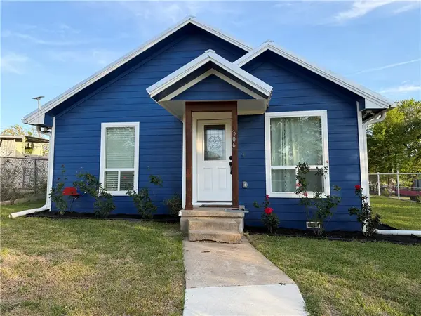 306 Moss Avenue, Hearne, TX 77859