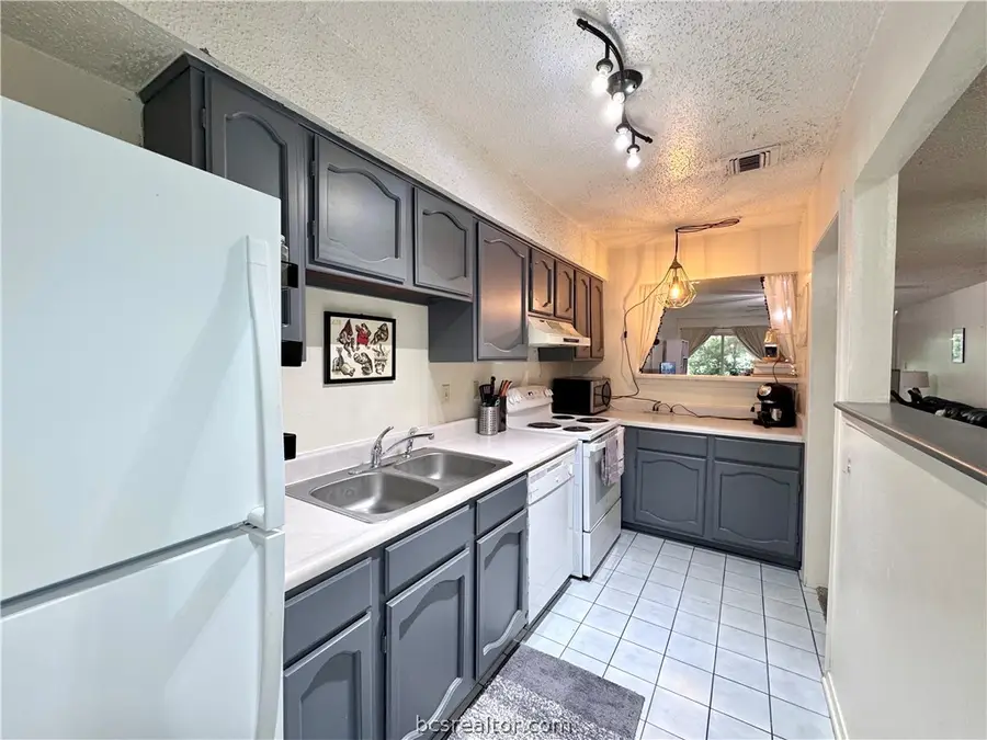 3923 Old Oaks Drive #5, Bryan, TX 77802 - #2