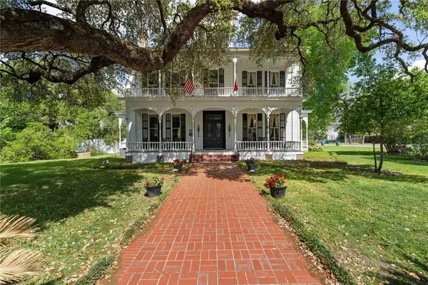 351 E Colorado St, La Grange, TX 78945