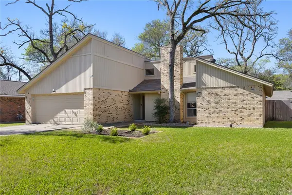 3204 Heatherwood Drive, Bryan, TX 77801