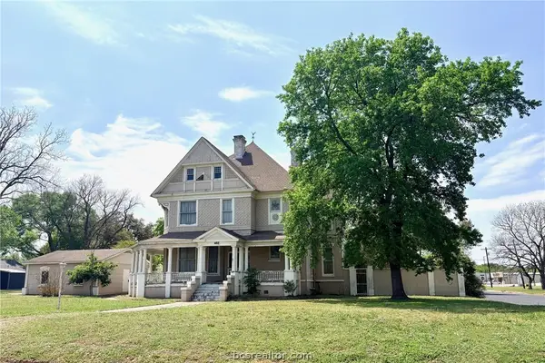 402 Cedar Street, Hearne, TX 77859
