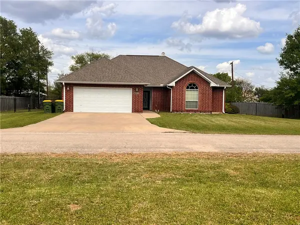 104 Frost Creek Ave., Groesbeck, TX 76642