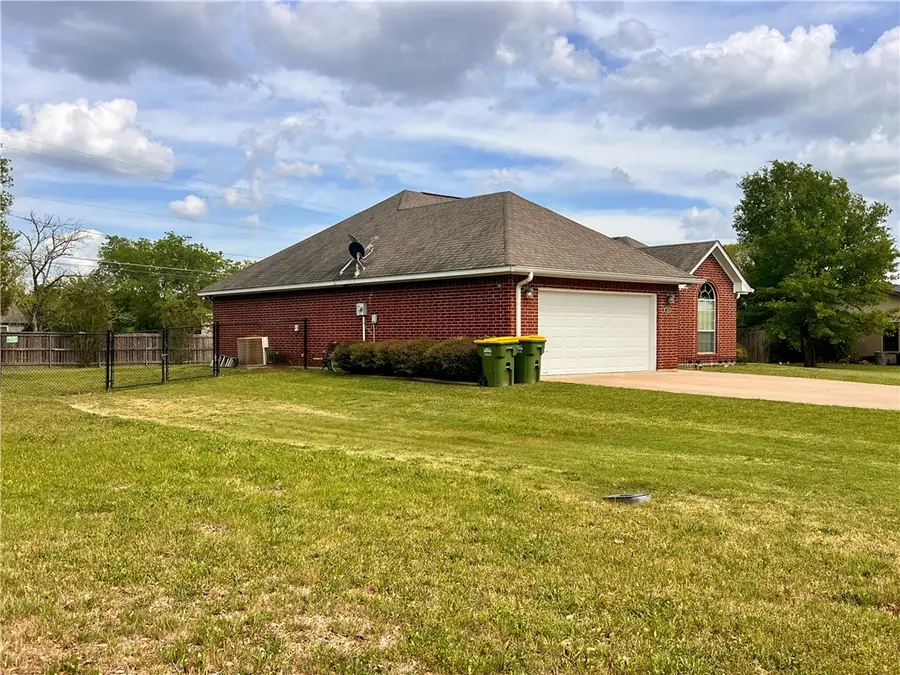 104 Frost Creek Ave., Groesbeck, TX 76642 - #3