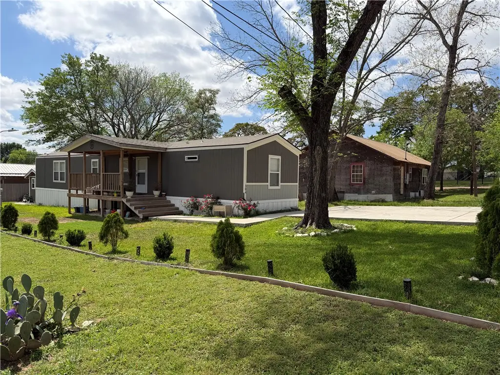 304 E 1st Street, Hearne, TX 77859 - #1
