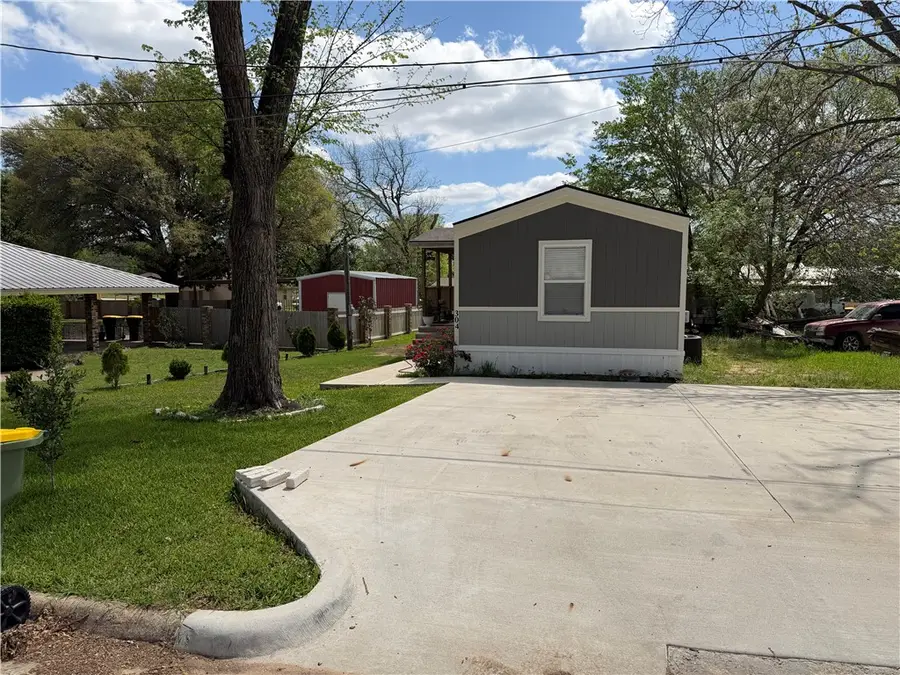 304 E 1st Street, Hearne, TX 77859 - #3