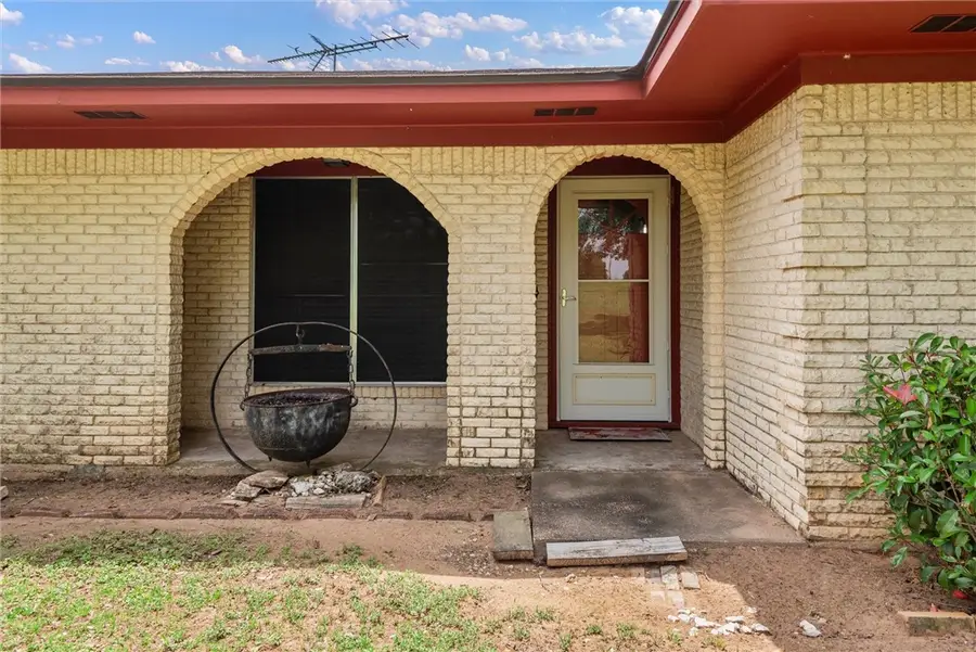 3826 S State Highway 6, Hearne, TX 77859 - #2