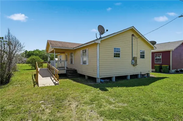 1403 Pecan Street, Hearne, TX 77859