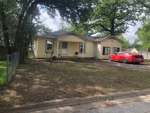 806 E 1st Street E, Hearne, TX 77859