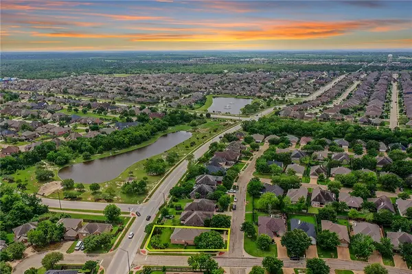 2401 Norham, College Station, TX 77845