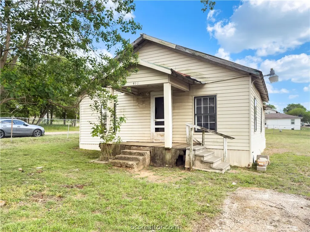410 E 7th Street, Hearne, TX 77859 - #1