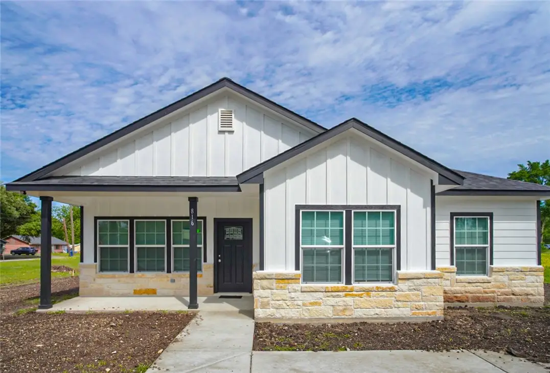 816 W Chase Street, Navasota, TX 77868 - #1