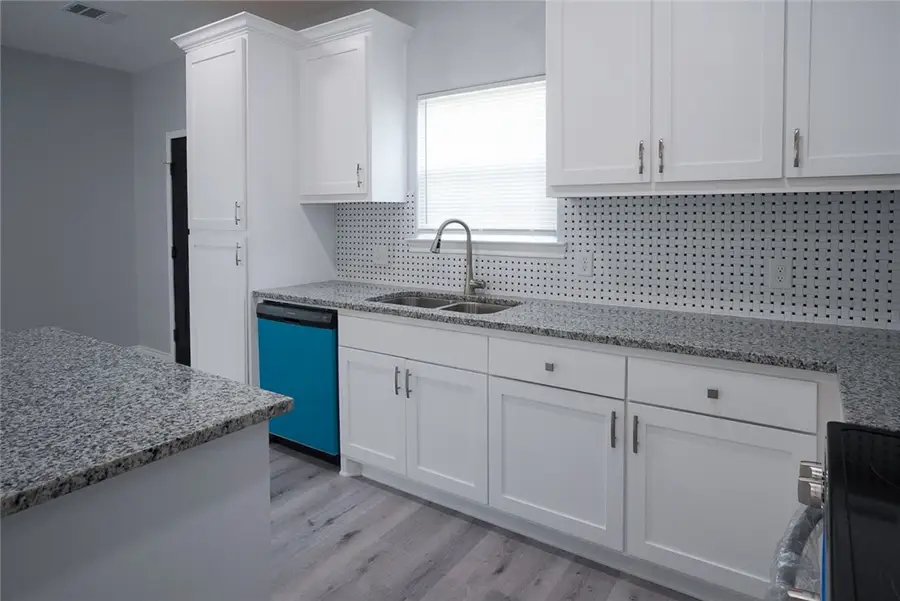 816 W Chase Street, Navasota, TX 77868 - #3