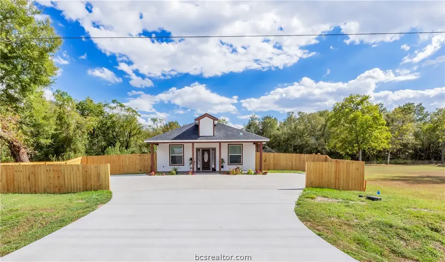 1309 W Washington Avenue, Navasota, TX 77868 - #2