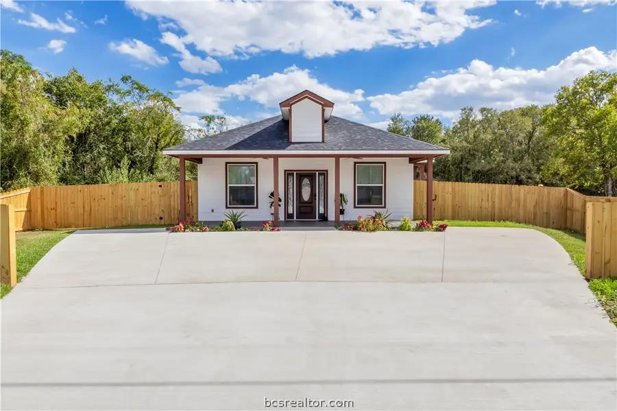 1309 W Washington Avenue, Navasota, TX 77868 - #3