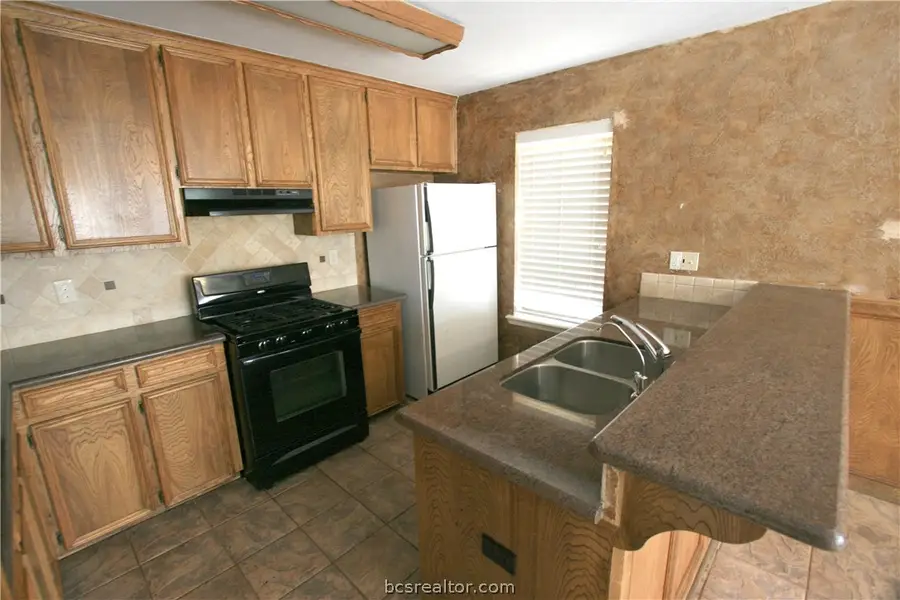 1008 Crestwood Drive, Bryan, TX 77801 - #2