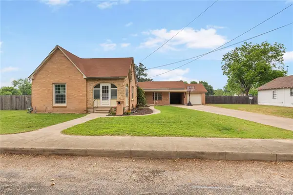 704 E 15th, Cameron, TX 76520