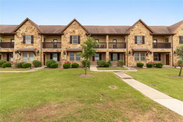 105 Deacon Drive W, College Station, TX 77845-3231
