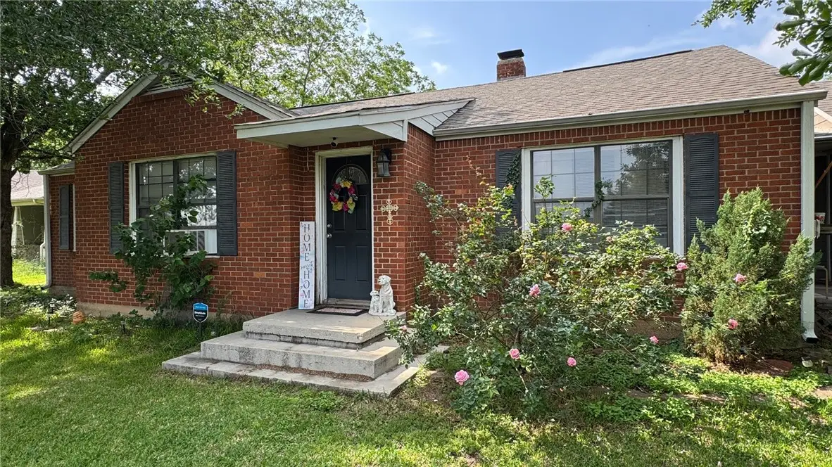 503 W Decherd St, Franklin, TX 77856 - #1