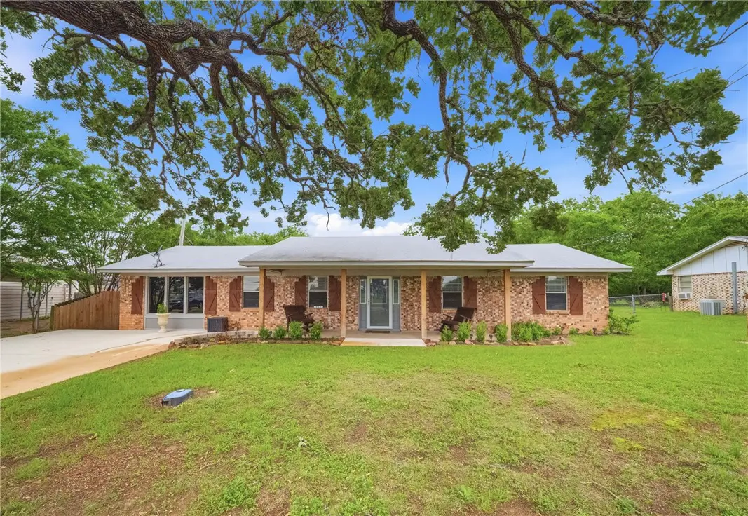 415 W Decherd Street, Franklin, TX 77856 - #1