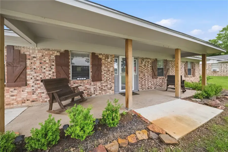 415 W Decherd Street, Franklin, TX 77856 - #2