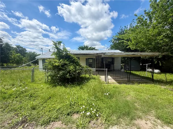 808 W Boundary Street, Giddings, TX 78942