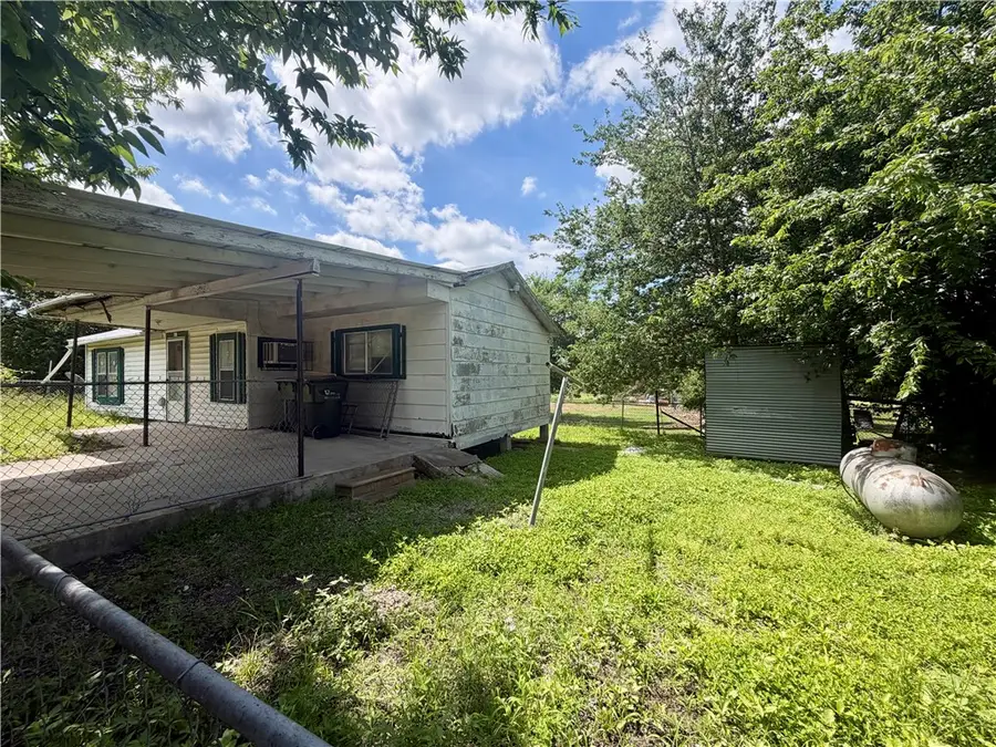 808 W Boundary Street, Giddings, TX 78942 - #3