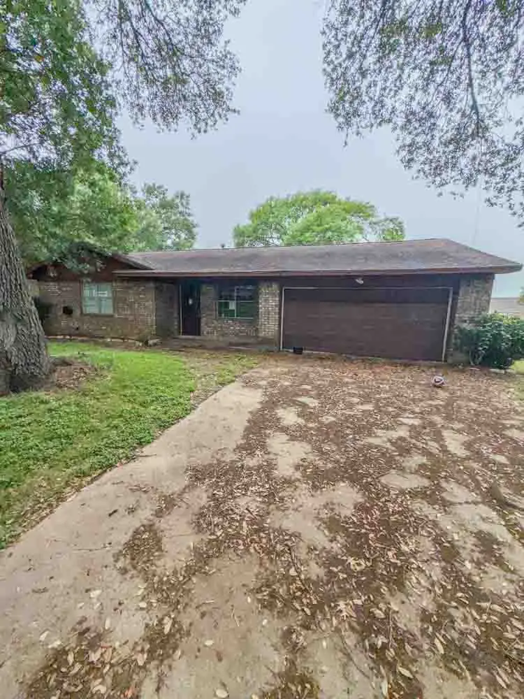 203 N Drumm, Brenham, TX 77833 - #1