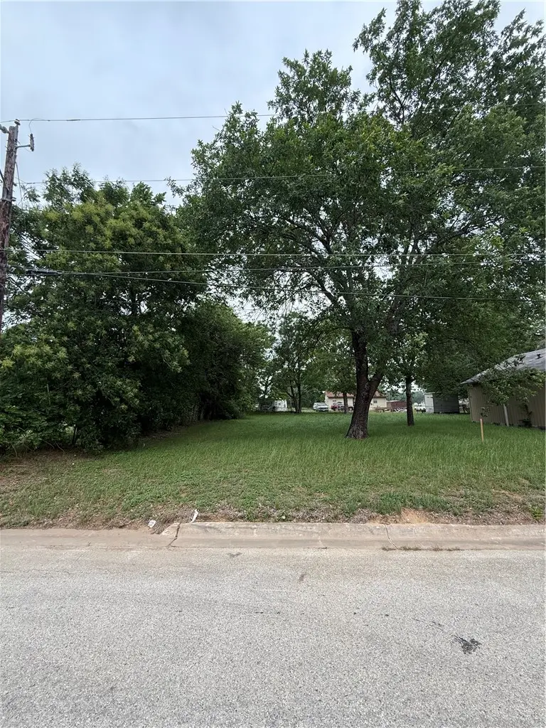 112 Dawson Street, Hearne, TX 77859 - #1