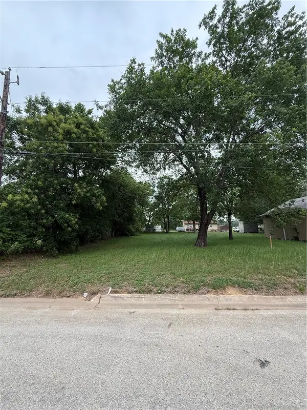 112 Dawson Street, Hearne, TX 77859